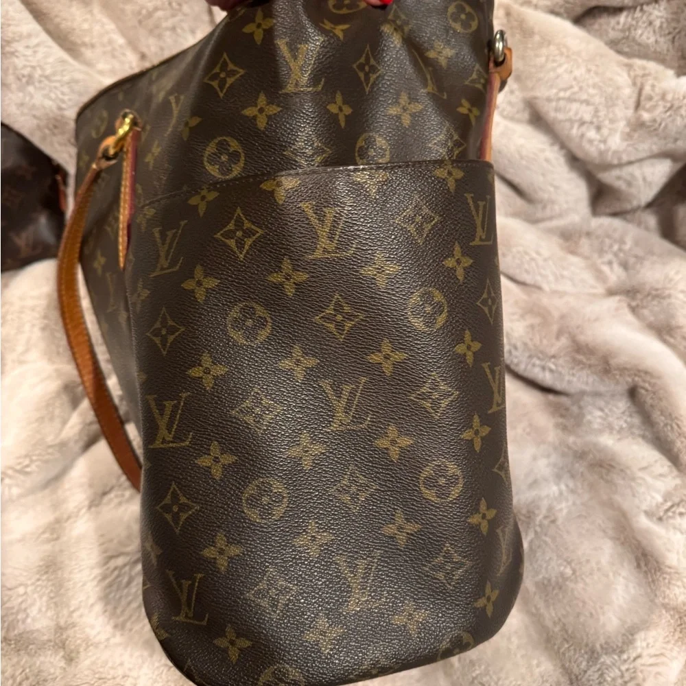 Louis Vuitton Classic Monogram Totally “GM” - Picture 11 of 16